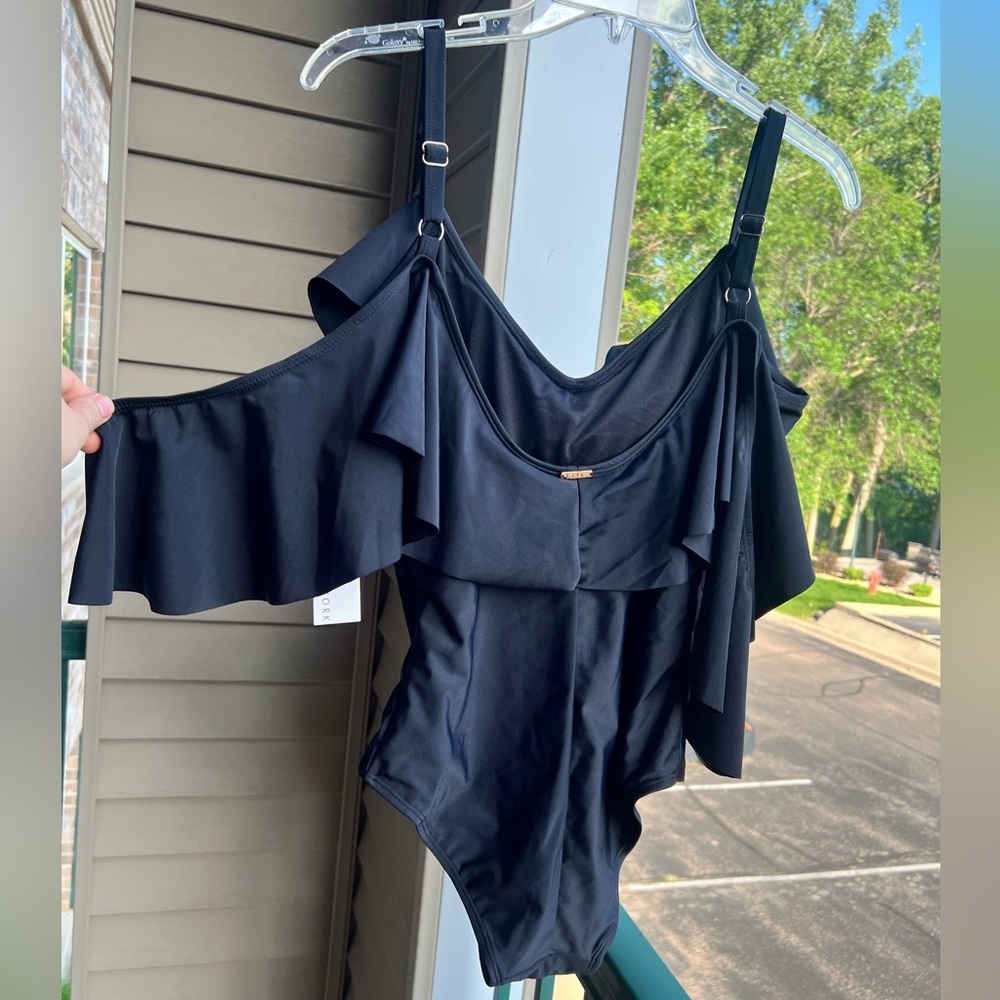 🆕 Nicole Miller Black One-Piece Off Shoulder Swimsuit with Ruffles Size S - Picture 3 of 13
